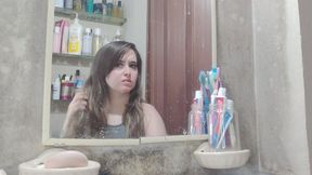 Brushing hair on dry and wet hair