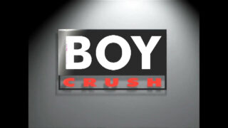 Dövme yaptırmış zayıf Miles Pride ve Roxy Red, anal ilişkiye giriyorlar.