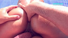 hot vagina in the pool ️