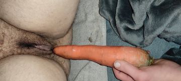 I put my girlfriend a carrot in her wet horny cunt