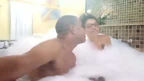 Latina babe gets wild and wet in the bathtub with a Flamengo princess