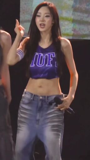 K-pop babe shows off her sexy moves