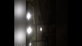 M&atilde_o amiga  no dotado em p&uacute_blico com o morador de rua gozamos gostoso