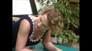 Suihinotto, siemensyöksy, kolmen kimppa, pano, nyrkkinainti &#8211; isot tissit oleva MILF Kerstin Niemann sukkahousuissa saa ison kullin Steve Holmesin nyrkkiin panemaan häntä