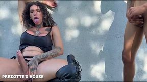 Travesti pauzuda a Sabrina Prezotte fodendo com o pe&atilde_o em sua passagem na fazenda, voc&ecirc_s tambem querem uma peoa dessa.