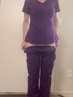 Nurse unstuffs her ass after work