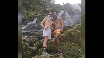 threesome in the florest Sexo a tr&ecirc_s na cachoeira 07 45