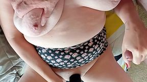 Mature wife masterbate with big vibrator on her big wet pussy