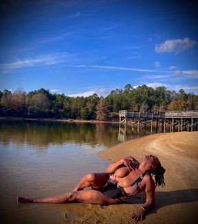 MATURE EBONY COUGAR MAKING FETISH CONTENT OUTSIDE PT 3