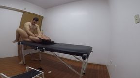 dei pro enfermeiro na maca do consultorio