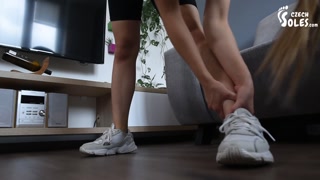 Smelly feet workout session POV (Asian feet, Vietnamese goddess, gym feet, bare feet, workout feet)