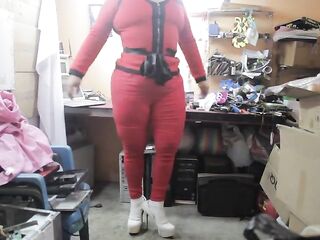 Cheking my outfit to have joy int the mall, can u guess that I´m inflated?