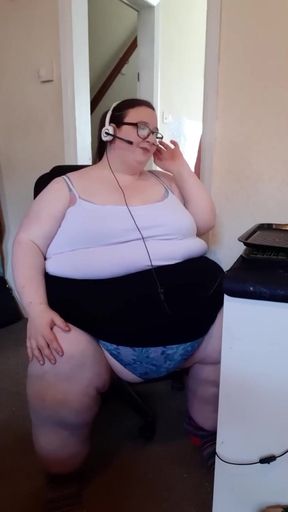 Ssbbw enjoys donuts from her boss