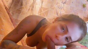 pov loira brasileira chupando o marido