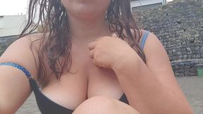 cheating wife cleaned sperm from her face after hot blowjob with stranger on public beach!