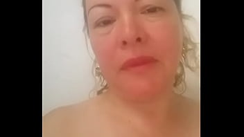 Colombiana ba&ntilde_&aacute_ndose