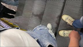 Venezolana Me Toca En Las Escaleras Del Centro Comercial!!!