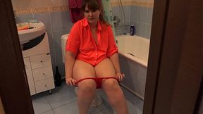 Busty milf enjoys messy creampie on toilet, plump figure fingering&#x1F449;