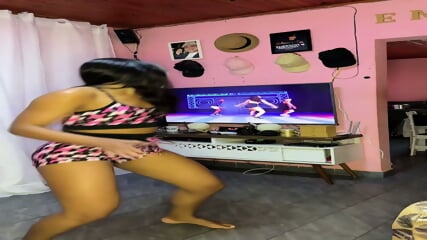 Cathi Arajo rebolando em cmera lenta