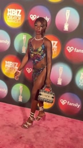 LOLA BLACK XXX AT XBIZ MIAMI ON THE RED CARPET