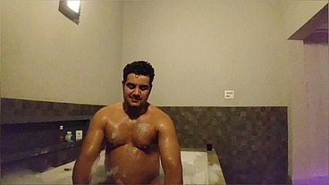 YURI GAÚCHO - Sexo na banheira com dotadão
