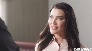 MILFY Gorgeous Bubble Butt MILF Savanah Storm Gets Stretched Out