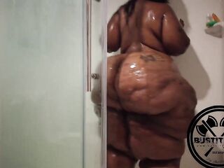 Biglizz hawt steamy shower