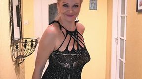 Your Cougar Mommy Is Ready To Join Students Party