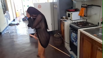 LEAKED VIDEO - Famous Mexican influencer masturbating in the kitchen with a broomstick
