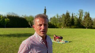 Suzie Sparklez has a pretty ass and she fucks in public