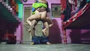 Desi Hindi sexy hot fucking by lifting the saree and standing in canoe style and making a mare