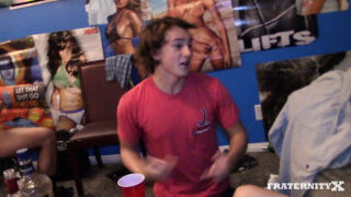 Pesta seks, hubungan seks tanpa kondom, seks berkelompok, gangbang – Cyrus Stark dari Amerika, Malakai White dan Masyn Thorne, penis besar ditusuk dari belakang