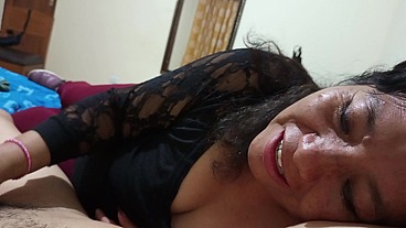 Madura cristiana me exige otra dosis de leche en su cara, su esposo esta en la iglesia