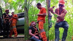 putaria entre trabalhadores fardados nas trilhas de curitiba