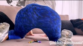 Giantess Samira discovered tinys beneath her in her house and crushed them with her enormous butt, punishing and humiliating them.