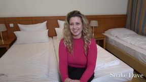 Snake Dave’s Casting with a Blonde Milf Ends with a Squirt
