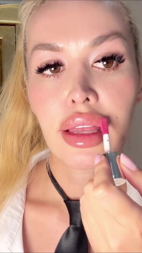 MILF with big tits plays dumb bimbo amateur