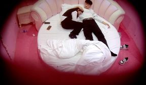 流出酒店偷拍 情趣圓床清純襯衫美女上位騎乘男友表情誘惑欲仙欲死完整版