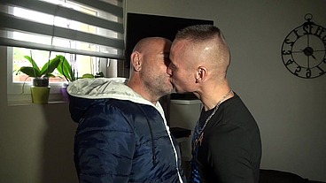 2256 Jordan se fait doser par la grosse teubeMe voici à LILLE pour doser la ...