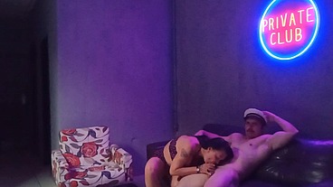 Levei a dinnigata pra casa de swing e transamos intensamente