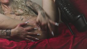 5 Dildos at the Table &amp; Xxl Squirt on the Couch