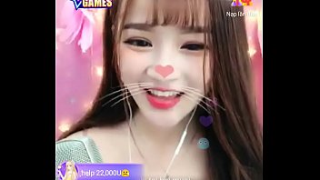 B&eacute_ Min trở lại tr&ecirc_n livestream Uplive