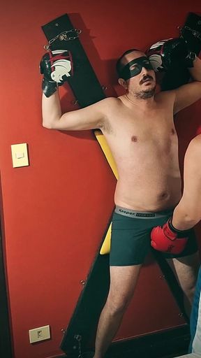 X Domination: Bear Boxing Vs Jobber