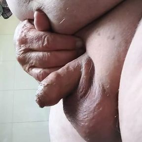 Piss and fingering asshole