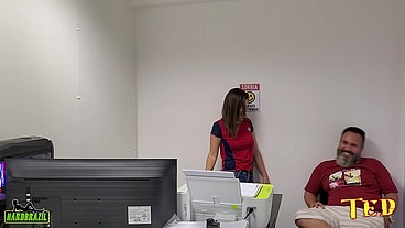 Mais uma novinha que caiu nas garras do diretor no escritório - Pietra Nunes