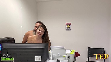 Mais uma novinha que caiu nas garras do diretor no escritório - Pietra Nunes