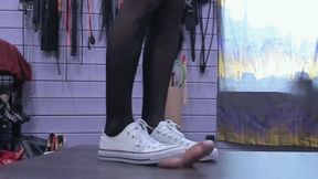 Low white converse and cockbox