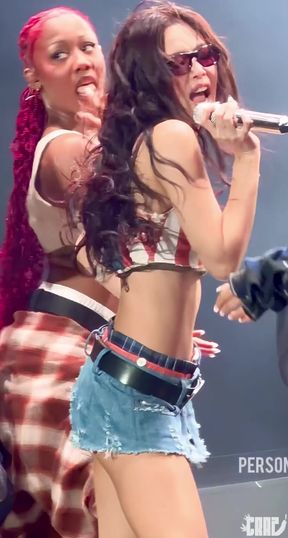 Shaking it slow in a petite k-pop style