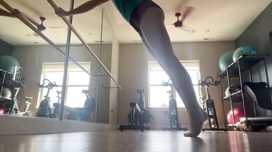 Fit and fuzzy gym girl squats till her hairy pussy drips