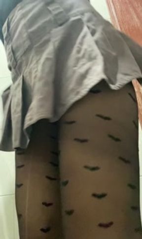 Peeing my pantyhose in front of you 💦🤤.